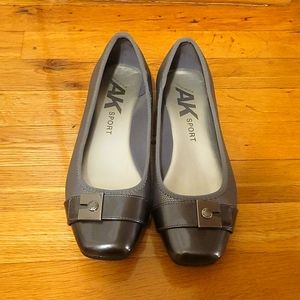 Anne Klein Elegant Silver Flats (8.5)